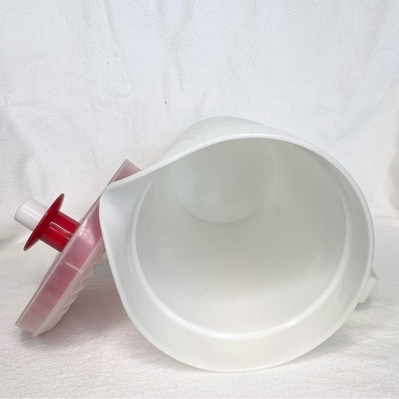 Vintage Tupperware white with red push lid pitcher - Picture 7 of 10